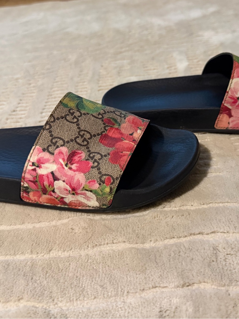 Gucci Pink Floral Black Slides - Picture 5 of 6